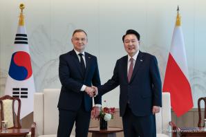 [VIDEO] Seul. Rozmowy Prezydentów Polski i Republiki Korei